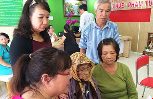 Vụ cụ bà 81 tuổi bị lừa lấy nhà: Đang chờ tòa giải quyết - 1