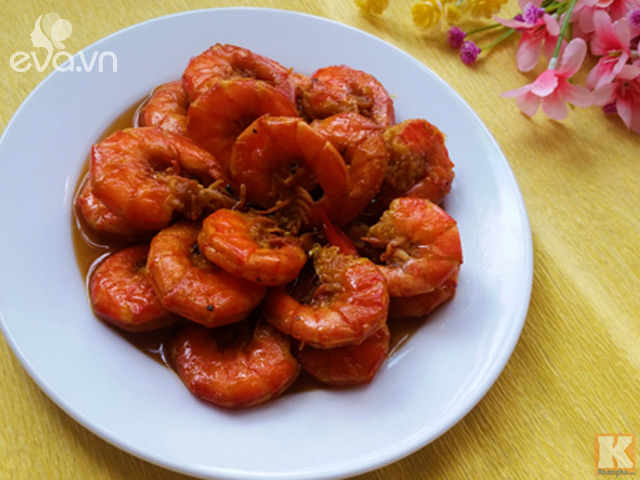 Tôm kho tàu cho bữa cơm thêm đậm đà