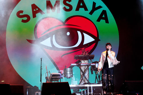 Bị rách áo, Tóc Tiên vẫn tiếp tục hát và nhảy cực quot;sungquot; - 14