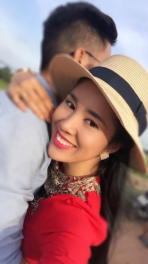 Người yêu kém 9 tuổi bất ngờ quot;bắt cócquot; Lê Phương về nhà và tặng nhẫn lúc nửa đêm - 4