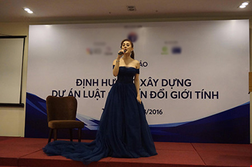 Ca sĩ Lâm Chí Khanh: quot;Chuyện ấyquot; của người chuyển giới vẫn bình thường - 2