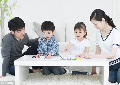 Thay vì khen con quot;Tốt lắmquot;, cha mẹ nên thay đổi cách động viên - 1