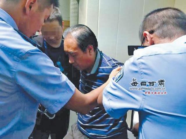 Lí do kẻ hiếp, giết 11 người ở TQ chỉ chọn nữ mặc đồ đỏ