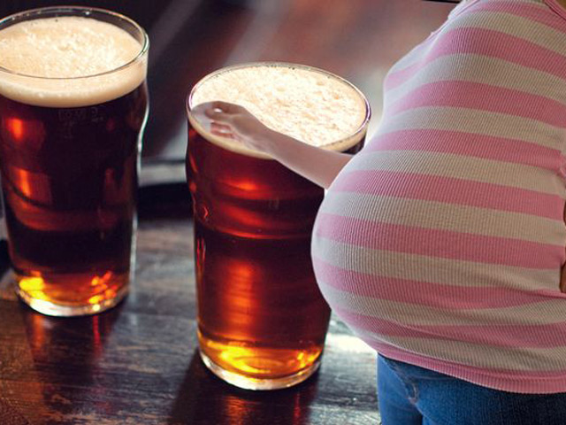 Bà bầu uống bia có tốt cho thai nhi?
