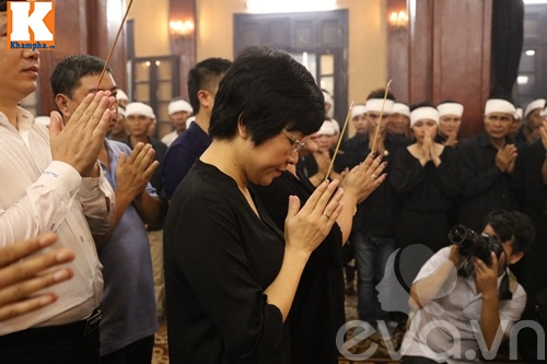 Công Lý, Thảo Vân, Trà My khóc không ngừng khi tới tiễn biệt quot;lão Quềnhquot; - 11