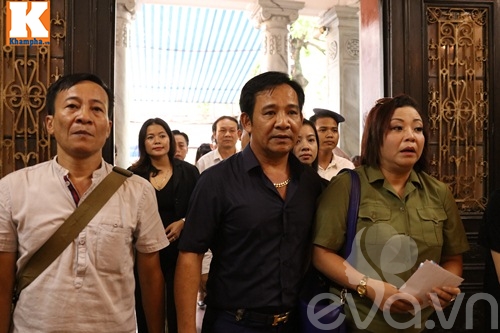 Công Lý, Thảo Vân, Trà My khóc không ngừng khi tới tiễn biệt quot;lão Quềnhquot; - 14