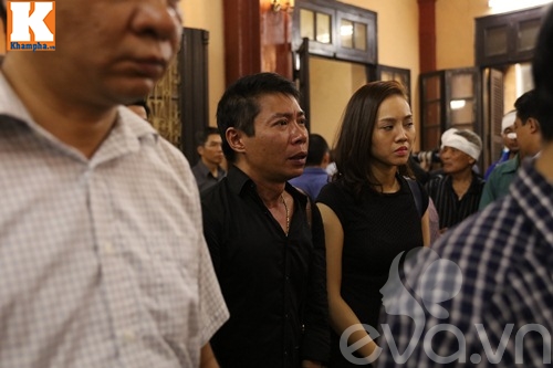 Công Lý, Thảo Vân, Trà My khóc không ngừng khi tới tiễn biệt quot;lão Quềnhquot; - 3