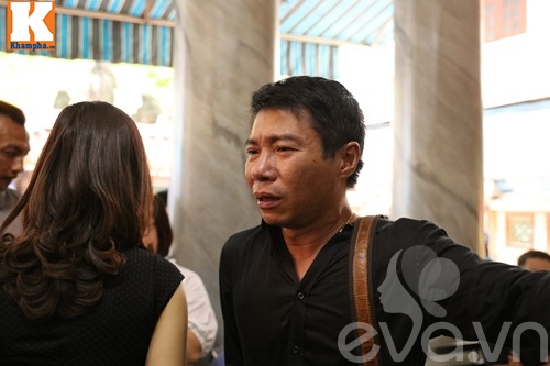 Công Lý, Thảo Vân, Trà My khóc không ngừng khi tới tiễn biệt quot;lão Quềnhquot; - 7