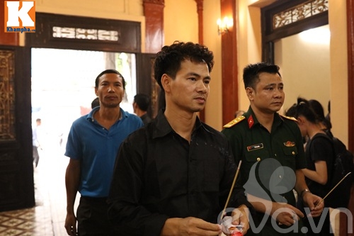 Công Lý, Thảo Vân, Trà My khóc không ngừng khi tới tiễn biệt quot;lão Quềnhquot; - 16