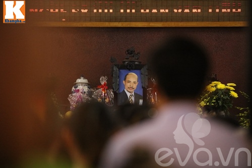 Công Lý, Thảo Vân, Trà My khóc không ngừng khi tới tiễn biệt quot;lão Quềnhquot; - 1