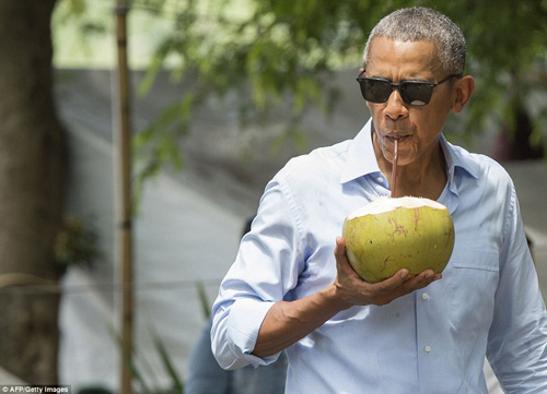 Tổng thống Obama dạo phố, uống nước dừa ở Lào - 9