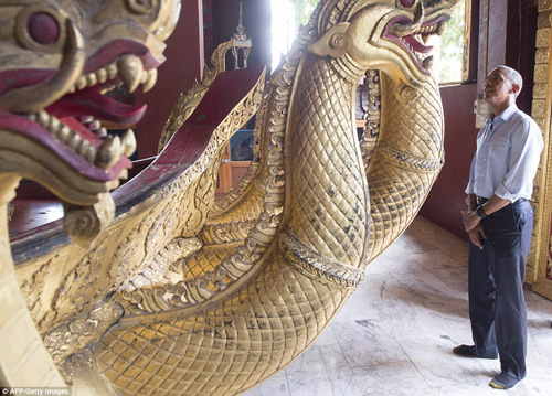 Tổng thống Obama dạo phố, uống nước dừa ở Lào - 2
