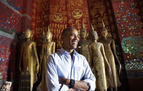 Tổng thống Obama dạo phố, uống nước dừa ở Lào - 3