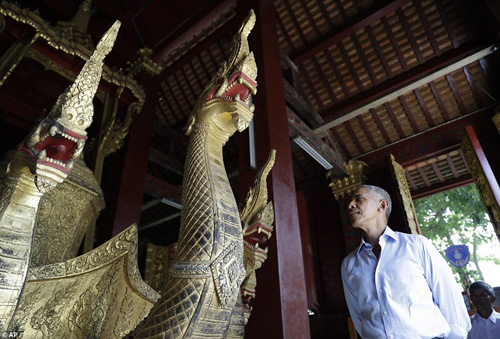Tổng thống Obama dạo phố, uống nước dừa ở Lào - 1