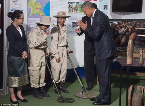 Tổng thống Obama dạo phố, uống nước dừa ở Lào - 4
