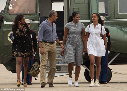 Xuất hiện hình ảnh con gái lớn Tổng thống Obama bên cạnh bình hút cần sa gây tranh cãi - 5