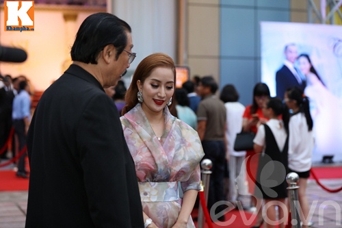 Khánh Thi rạng ngời xuất hiện tại đám cưới quot;tình cũquot; Chí Anh và vợ 18 tuổi - 3