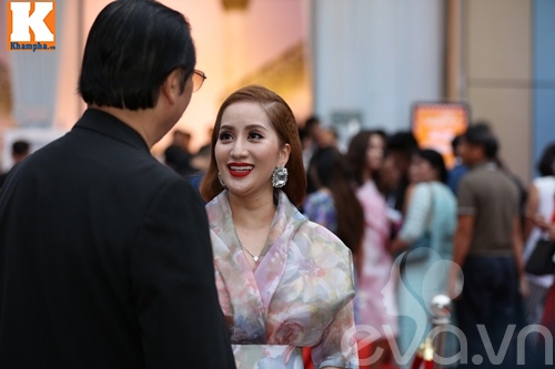 Khánh Thi rạng ngời xuất hiện tại đám cưới quot;tình cũquot; Chí Anh và vợ 18 tuổi - 4