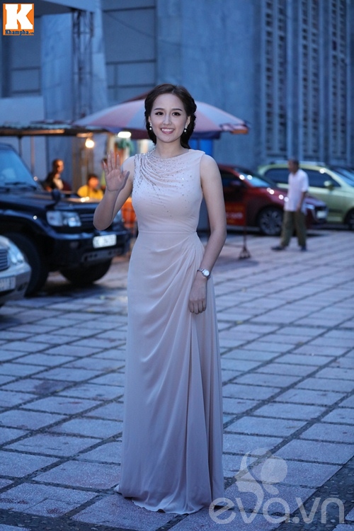 Khánh Thi rạng ngời xuất hiện tại đám cưới quot;tình cũquot; Chí Anh và vợ 18 tuổi - 12