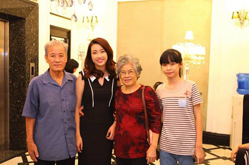 Em gái 15 tuổi nhưng sở hữu chiều cao khủng của HH Đỗ Mỹ Linh - 1