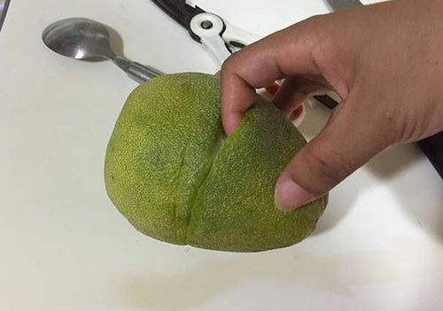 Hóa ra, bưởi còn có cách gọt vỏ tuyệt hay này! - 2