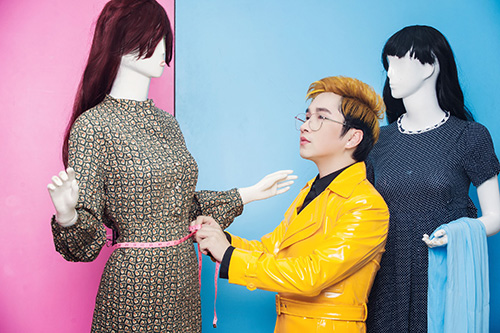 Bằng Cường “choáng ngợp” bởi dàn người mẫu xinh đẹp vây quanh - 9