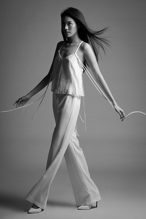 Lan Khuê gợi cảm, bay bổng khi khoe lưng trần - 11