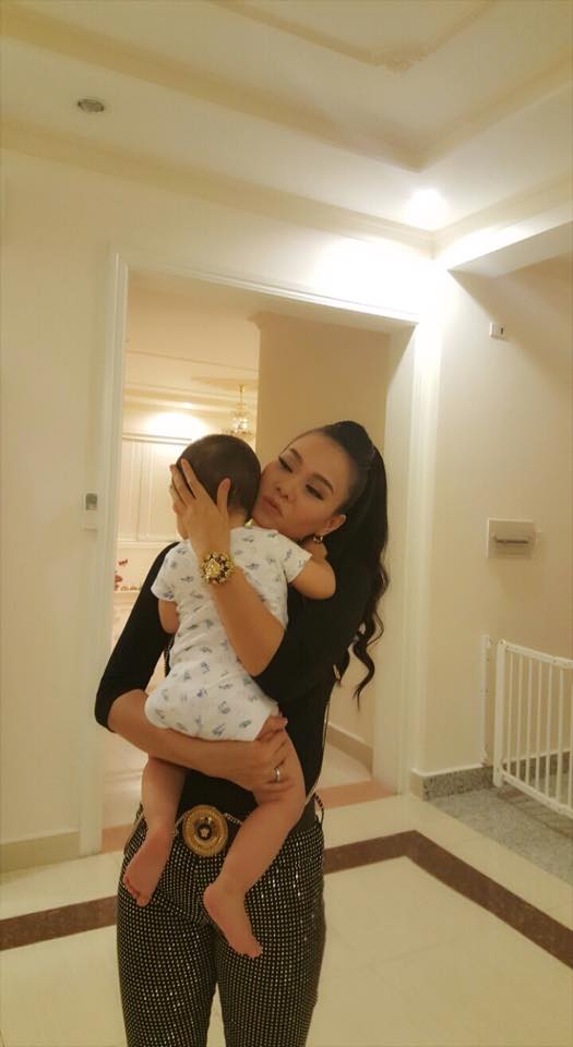 Chuyện bảo vệ con của bà mẹ Vbiz: Kẻ quot;đối đầuquot; dư luận, người âm thầm giấu đi - 10