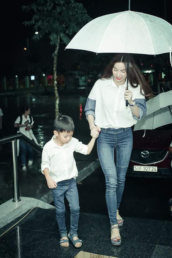 Chuyện bảo vệ con của bà mẹ Vbiz: Kẻ quot;đối đầuquot; dư luận, người âm thầm giấu đi - 1