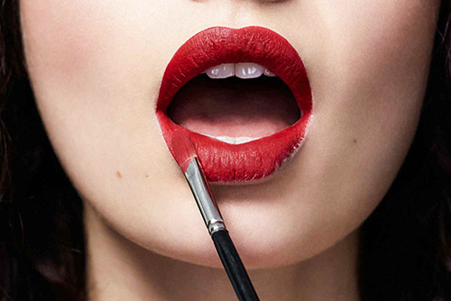 Có 5 mẹo này bạn an tâm ăn uống xả ga mà son vẫn không trôi - 6