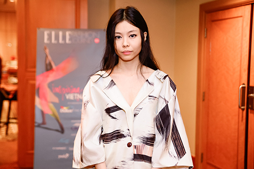 Mai Ngô gây choáng khi khoe nội y tại họp báo Elle Show - 3