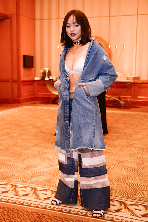 Mai Ngô gây choáng khi khoe nội y tại họp báo Elle Show - 8