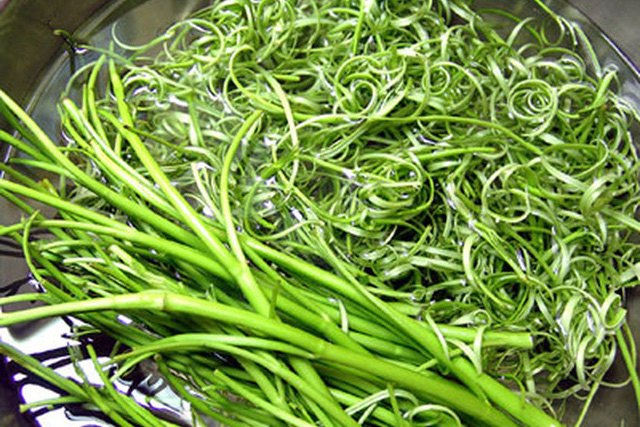 Nguy cơ giun sán từ món rau hầu hết người Việt đều thích - 1