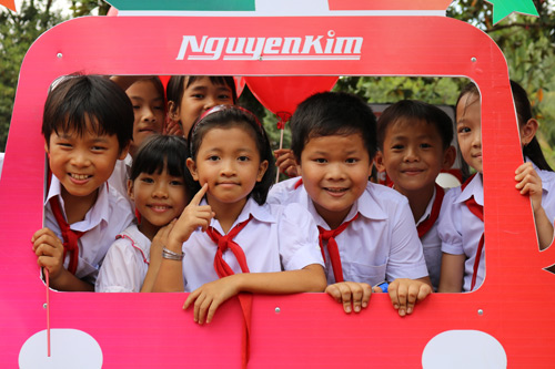 Nguyễn Kim mang tri thức đến trẻ em vùng nông thôn - 1