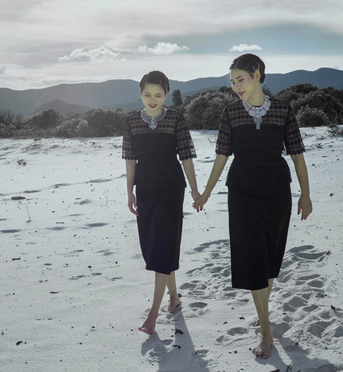 Thời trang công sở chất lừ của hai quý cô quot;song sinhquot; - 6