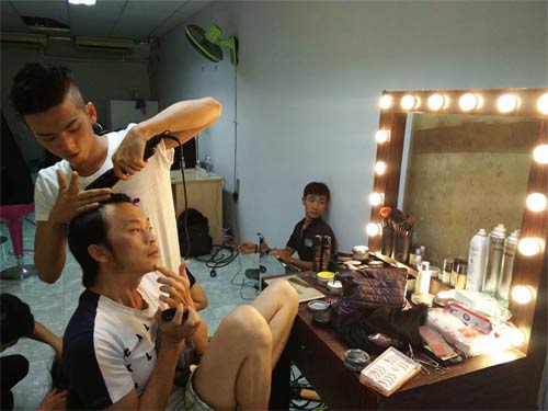 Vợ chồng Công Vinh - Thủy Tiên tình cảm bên nhau khi được con gái chụp hình - 6