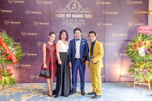 Bắt gặp bà mẹ U50 rủ con gái 9x đi làm đẹp! - 4