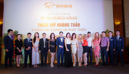 Bắt gặp bà mẹ U50 rủ con gái 9x đi làm đẹp! - 6