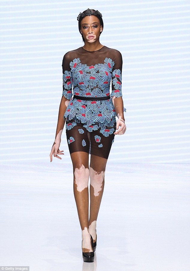 quot;Mẫu bò sữaquot; ngày càng đắt show thời trang - 4