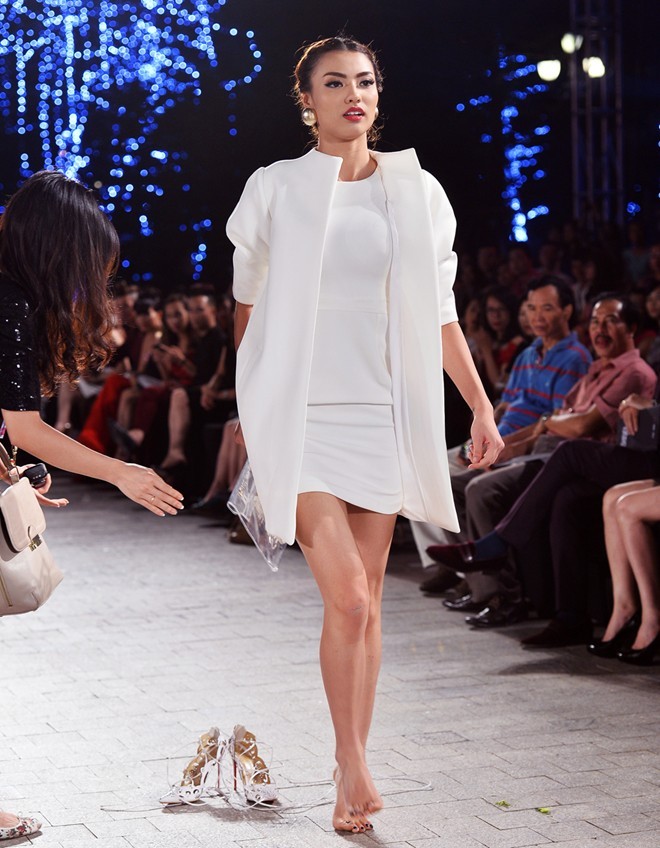 Sao Việt nhiều lần quot;muối mặtquot; vì vồ ếch do giày cao gót - 3