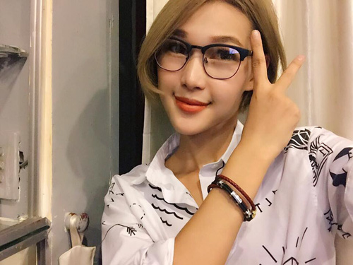 Kelbin Lei, Helly Tống lăng xê phụ kiện vòng tay độc đáo - 7