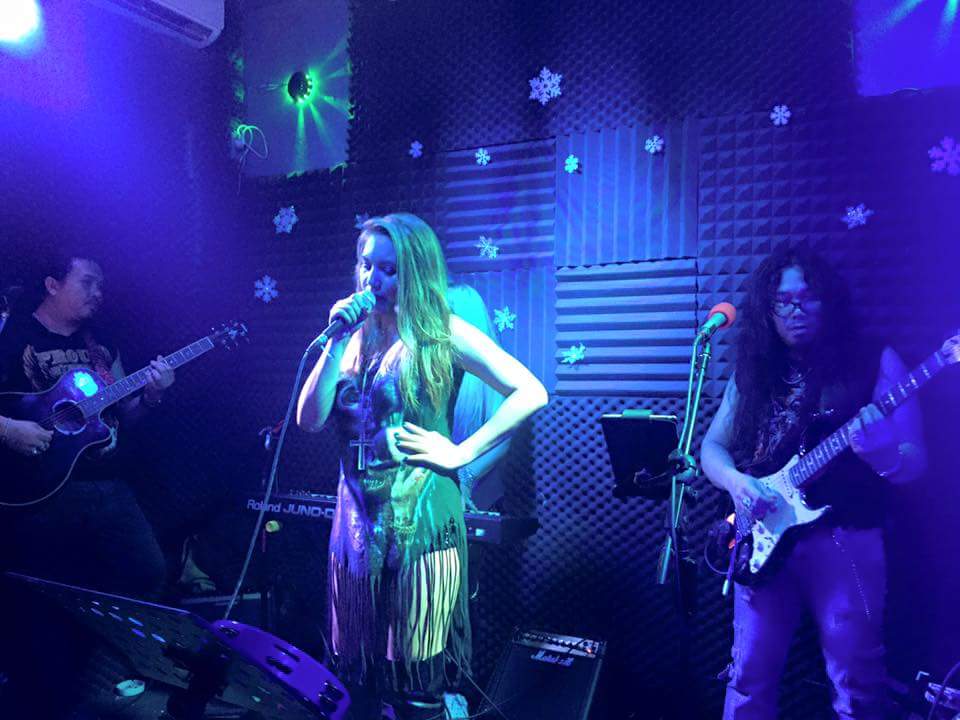 Loạt ảnh ngày bé xinh xắn của 2 ứng cử viên Quán quân Vietnam Idol - 5