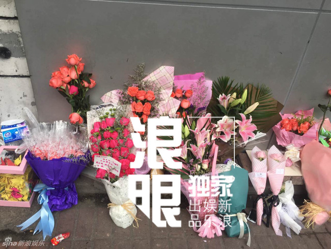 Mặc đồ đen giản dị, Trần Kiều Ân sụt sùi trong đám tang Kiều Nhậm Lương - 15