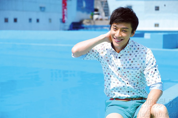 Mặc đồ đen giản dị, Trần Kiều Ân sụt sùi trong đám tang Kiều Nhậm Lương - 1