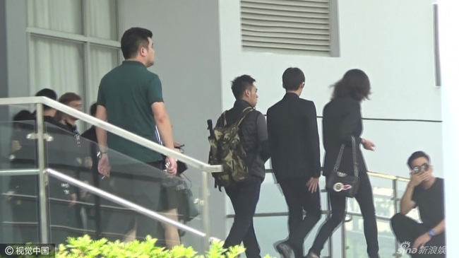 Mặc đồ đen giản dị, Trần Kiều Ân sụt sùi trong đám tang Kiều Nhậm Lương - 7