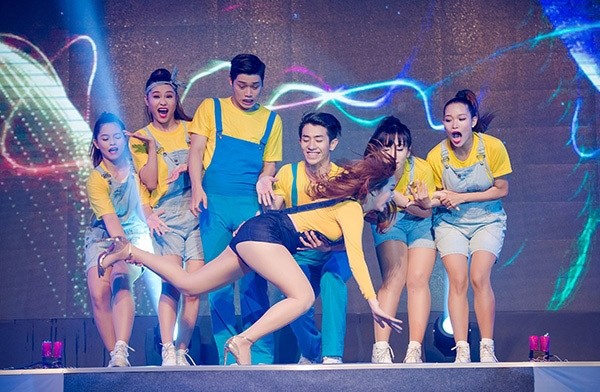 Sao Việt nhiều lần quot;muối mặtquot; vì vồ ếch do giày cao gót - 13