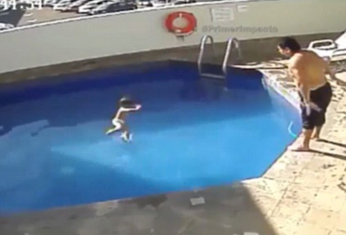 Ném con 3 tuổi xuống bể bơi rồi dìm đến chết, bố dượng lĩnh án tù 100 năm - 3