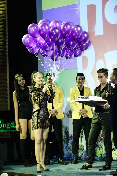 Thu Minh nức nở xin lỗi bố mẹ vì ồn ào thời gian qua - 4