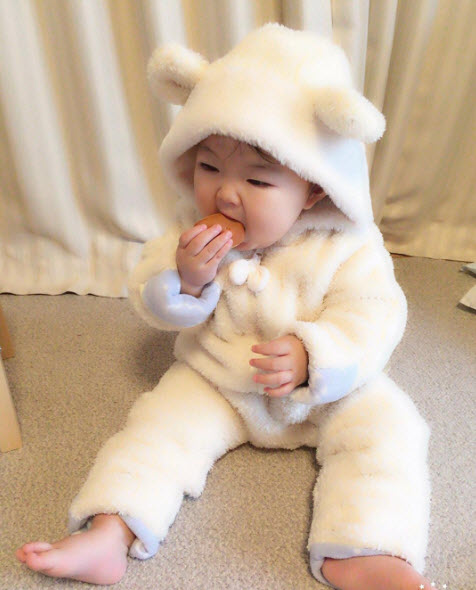 Cô bé quot;vừa ngủ, vừa ănquot; khiến nhiều người quot;thèm con gáiquot; - 7