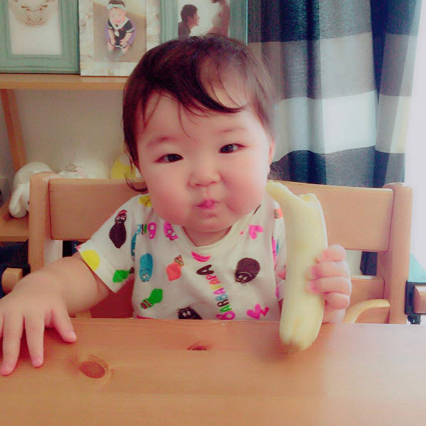 Cô bé quot;vừa ngủ, vừa ănquot; khiến nhiều người quot;thèm con gáiquot; - 8